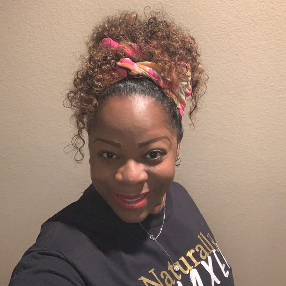 Meet your Posher, Tiffany - Picture 3 of 3